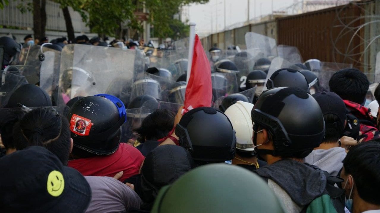 16 injured as Thai police attack demonstration in support of detained activists