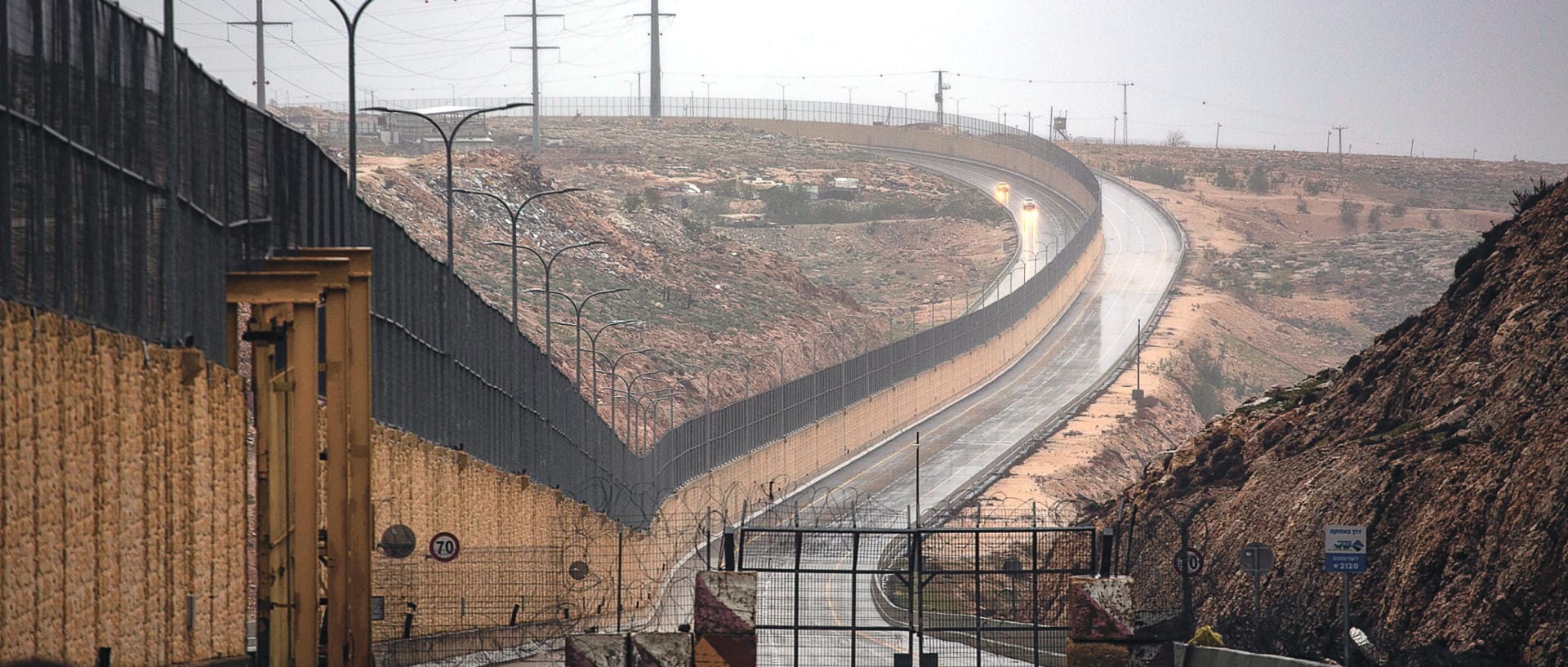 “Apartheid Road” in West Bank has a wall separating Palestinian and Israeli motorists
