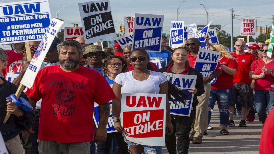 As workers's strike enters fourth week, will General Motors yield?