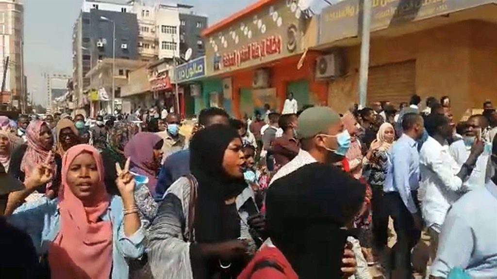 In Sudan, civilian groups, military reach agreement on transition period