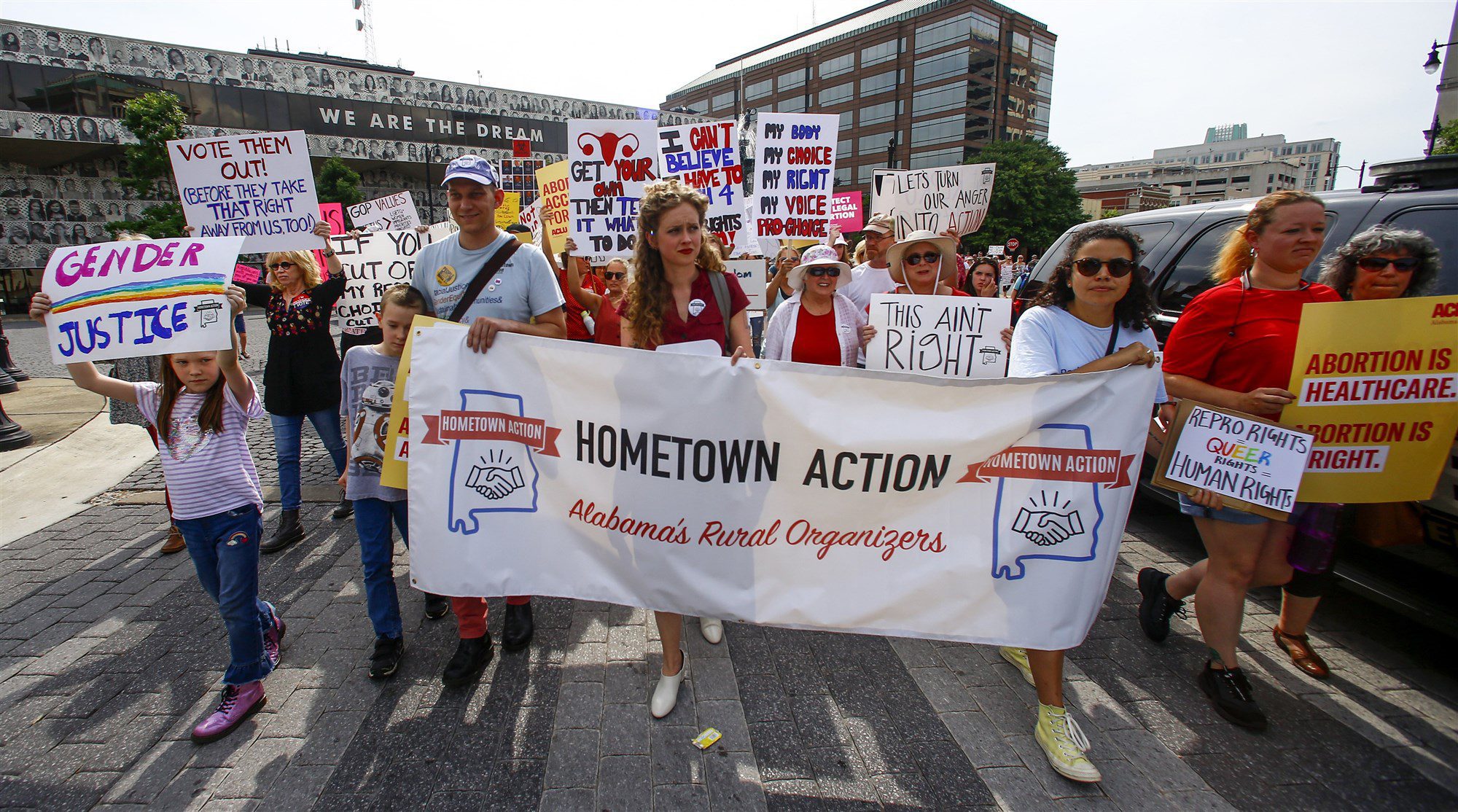 “My body, my choice”: hundreds march in Alabama against anti-abortion law