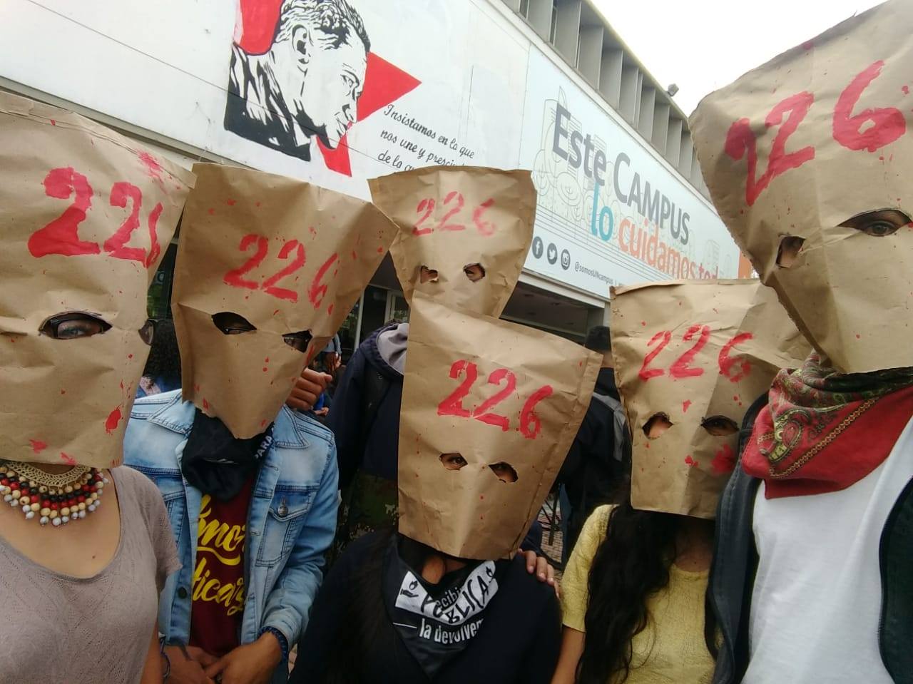 Colombian student loses an eye in violent repression, the strike continues