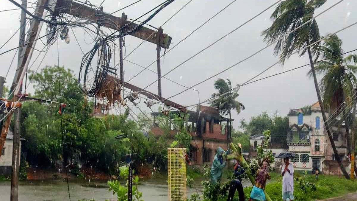 Cyclone Amphan’s death toll crosses 100, citizens protest over lack of facilities