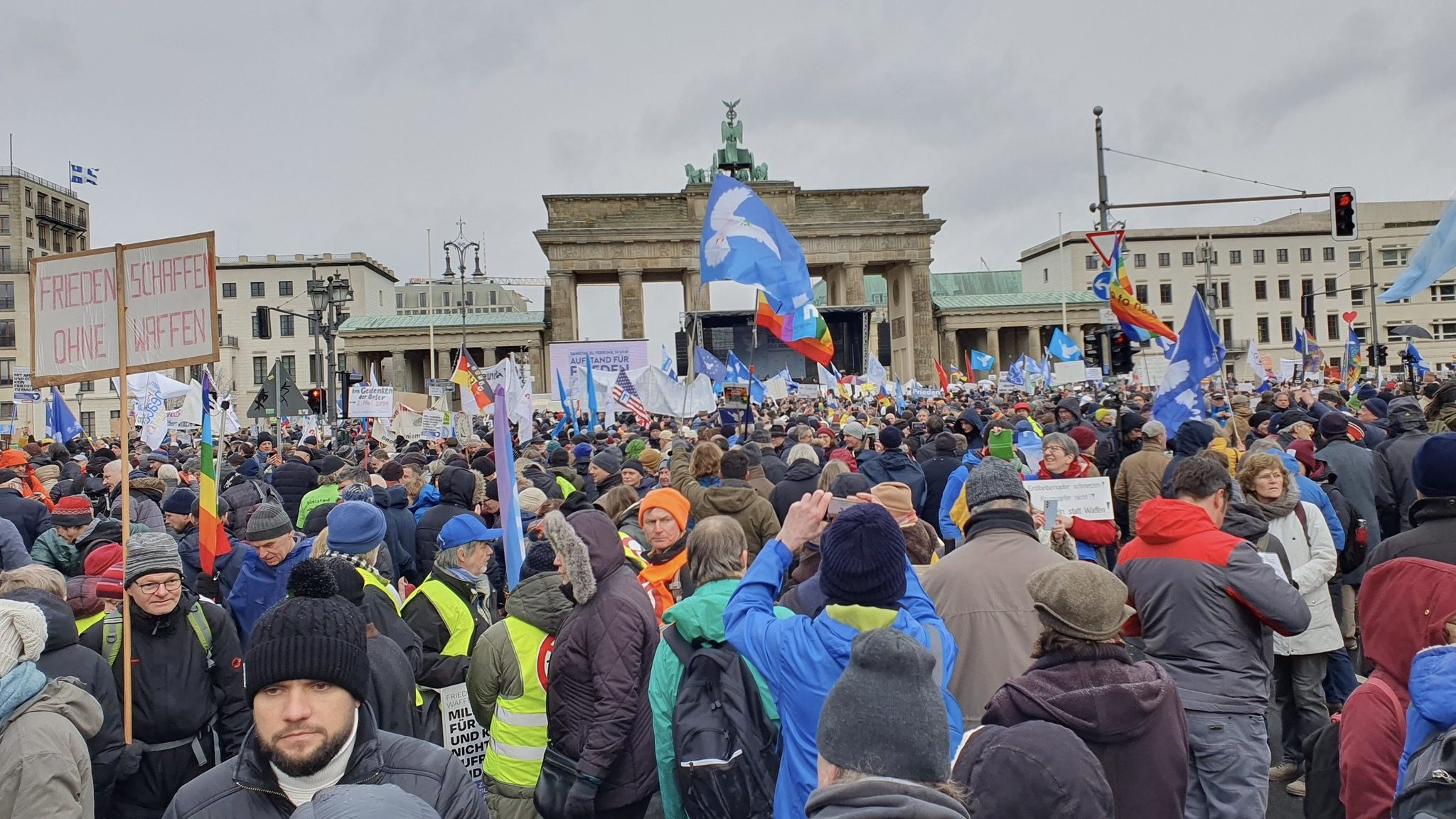 Massive rally in Berlin demands peace in Ukraine