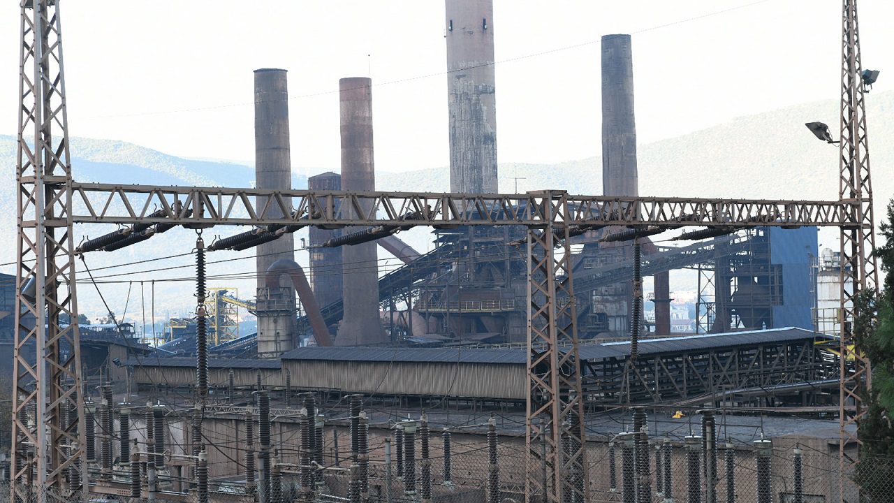 Greek metal workers protest against privatization of LARCO