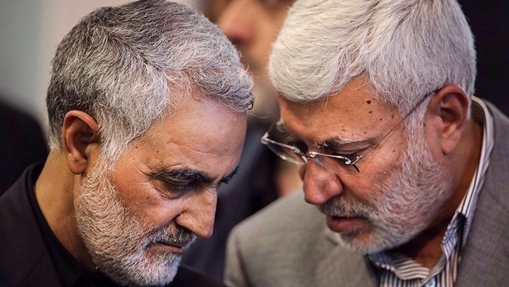 Qassem Soleimani (L) and Abu Mahdi al-Muhandis