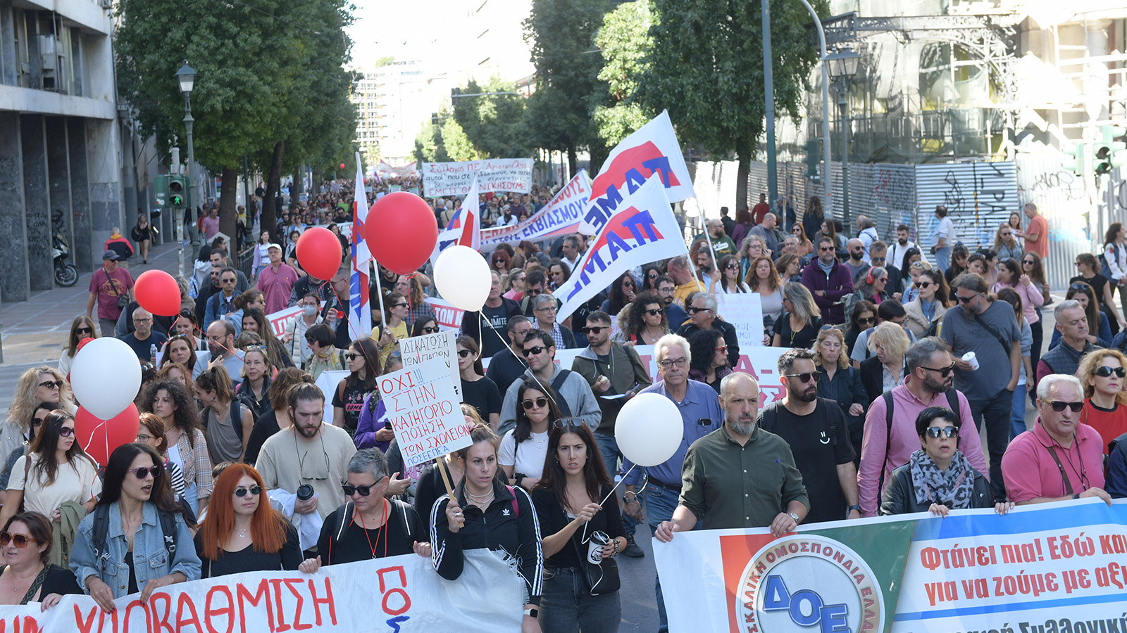 Workers in Greece mobilize against austerity, announce general strike in November
