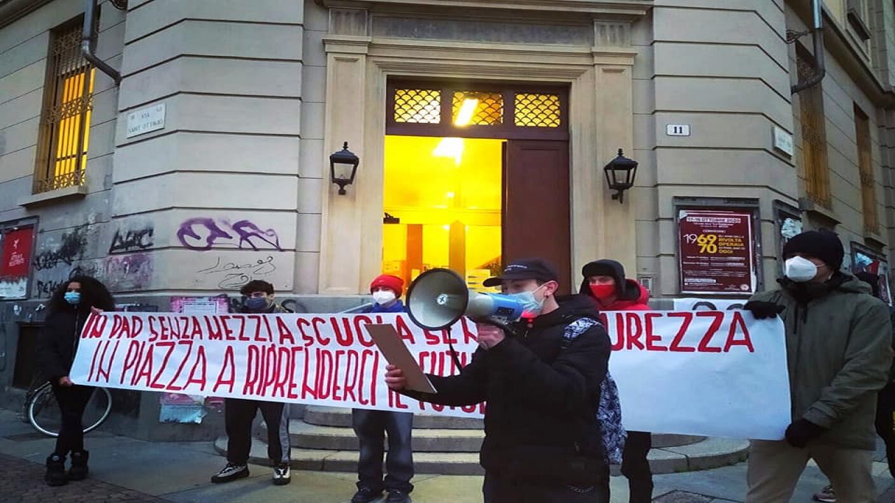 Communist youth mobilize across Italy demanding safety in schools