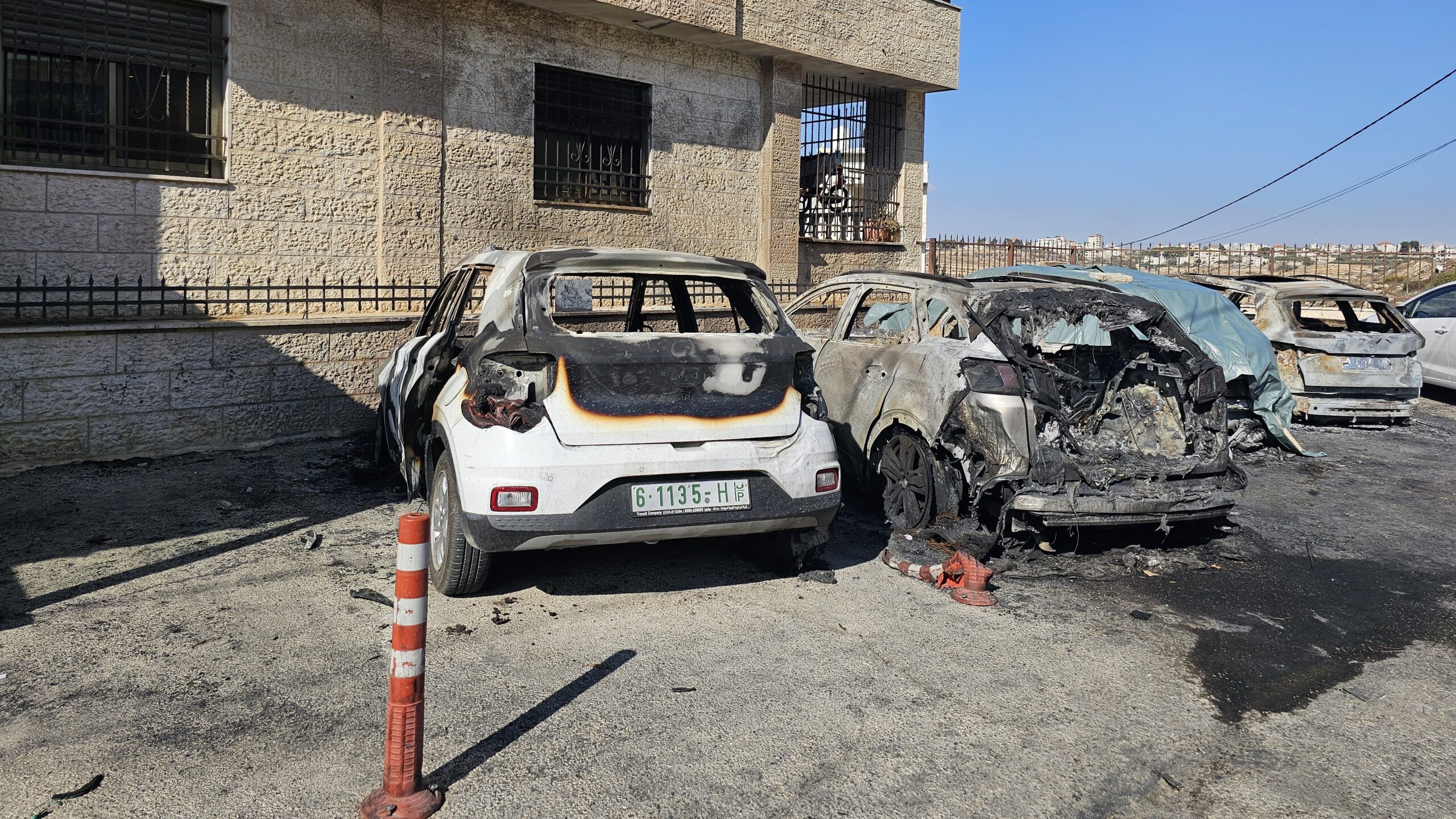 Israeli settlers launch massive arson attack in West Bank’s Al-Bireh city