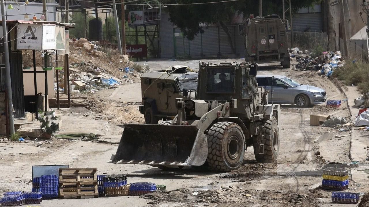 Israel invades the West Bank in largest operation since 2002