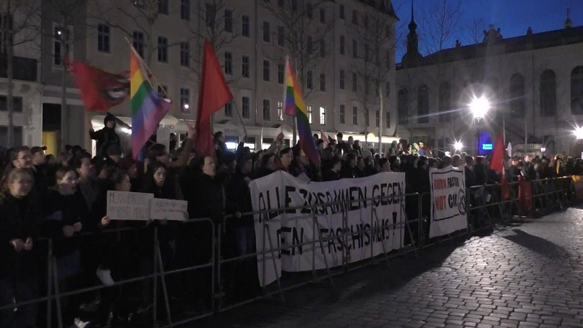 Massive anti-fascist demonstration against Islamophobic rally in Germany