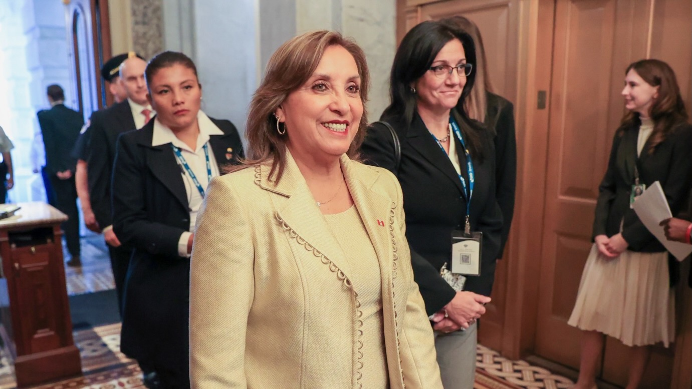 Dina Boluarte with staffers
