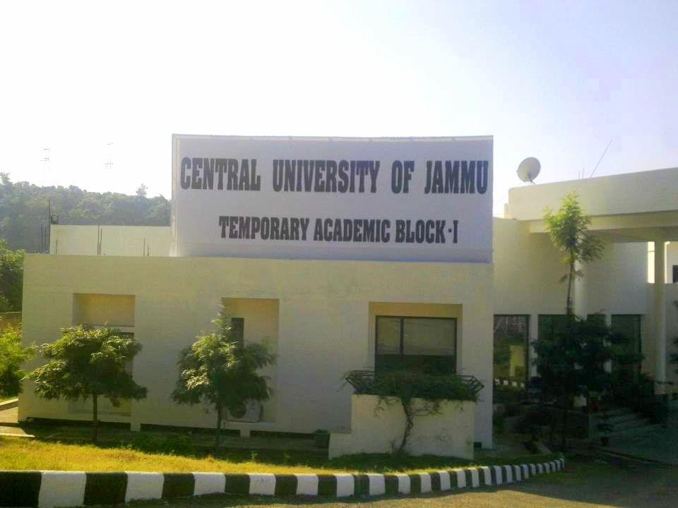 Right-wing group beats up students at Indian university