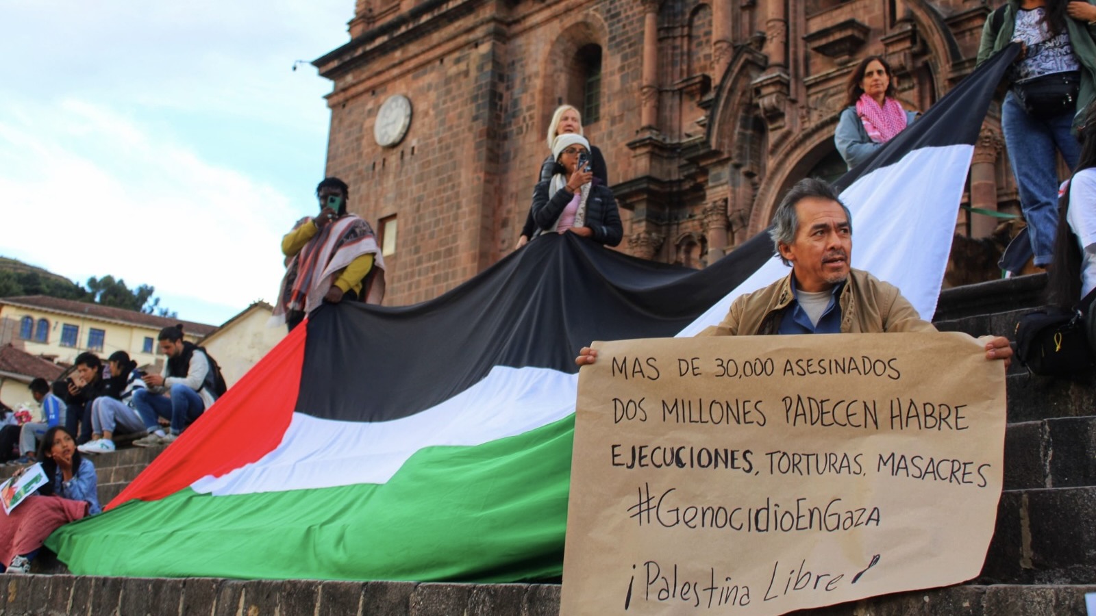 Turistas israelíes agreden a vigilia en Cusco en apoyo a Palestina