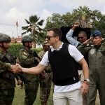 Daniel Noboa shakes hand of soldier