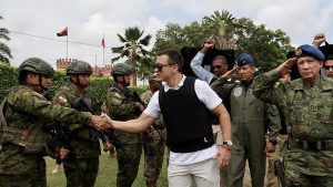 Daniel Noboa shakes hand of soldier