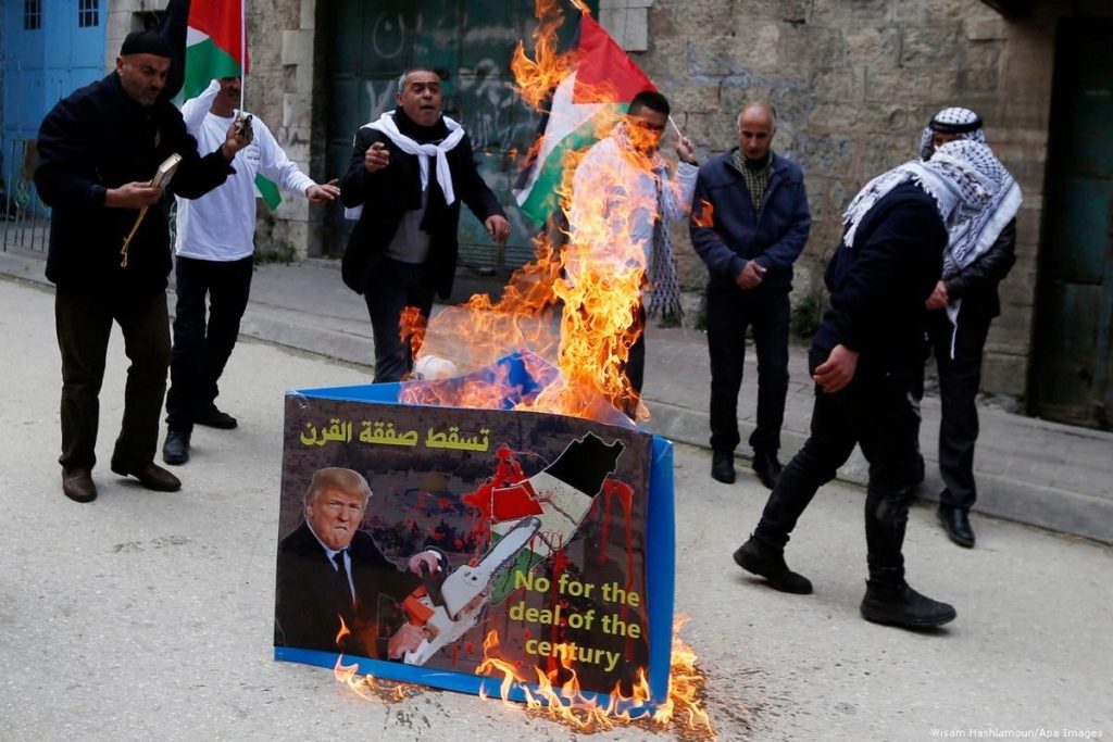Demonstration-against-the-deal-of-century