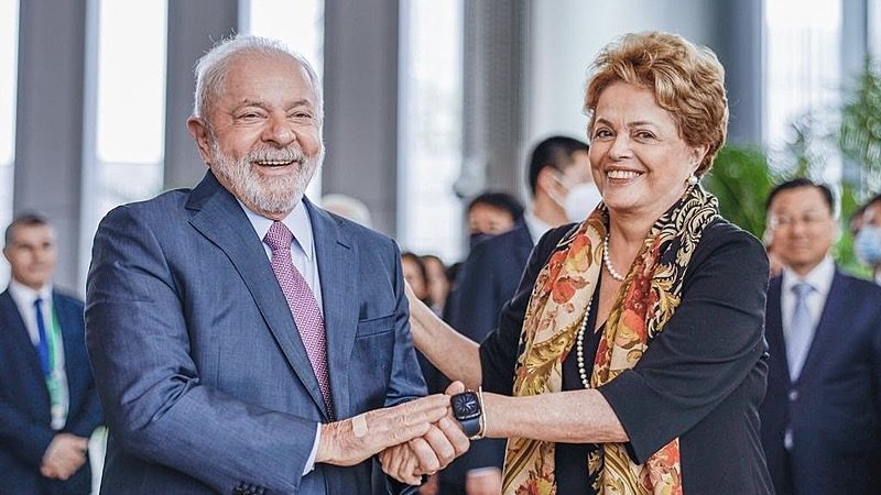 Lula criticizes the hegemony of the dollar during visit to China