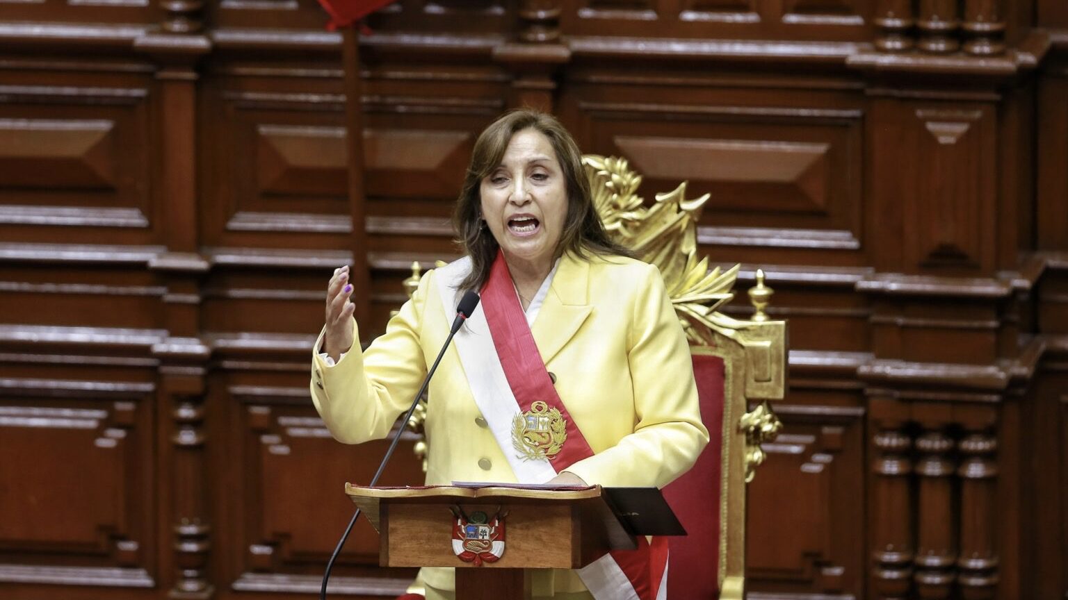 Boluarte isolates herself even further and declares López Obrador persona non grata