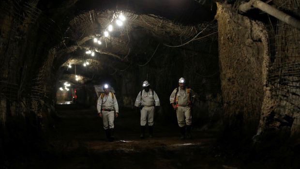 South African gold mining company abandons workers after asking them to return to work