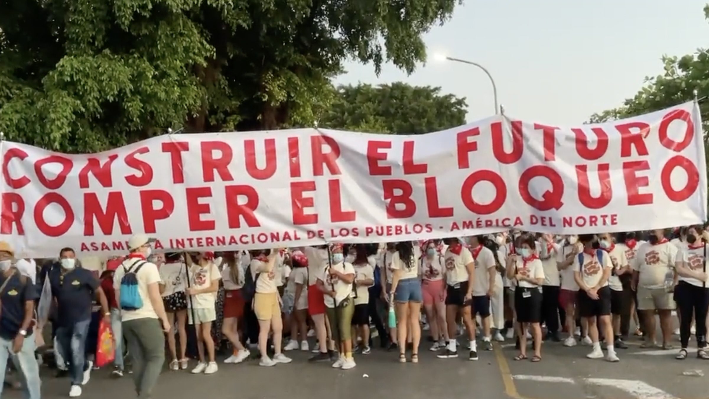 100 North American youth march in Cuba to demand an end to the blockade