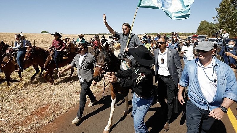 Bolsonaro marches against democracy in Brazil
