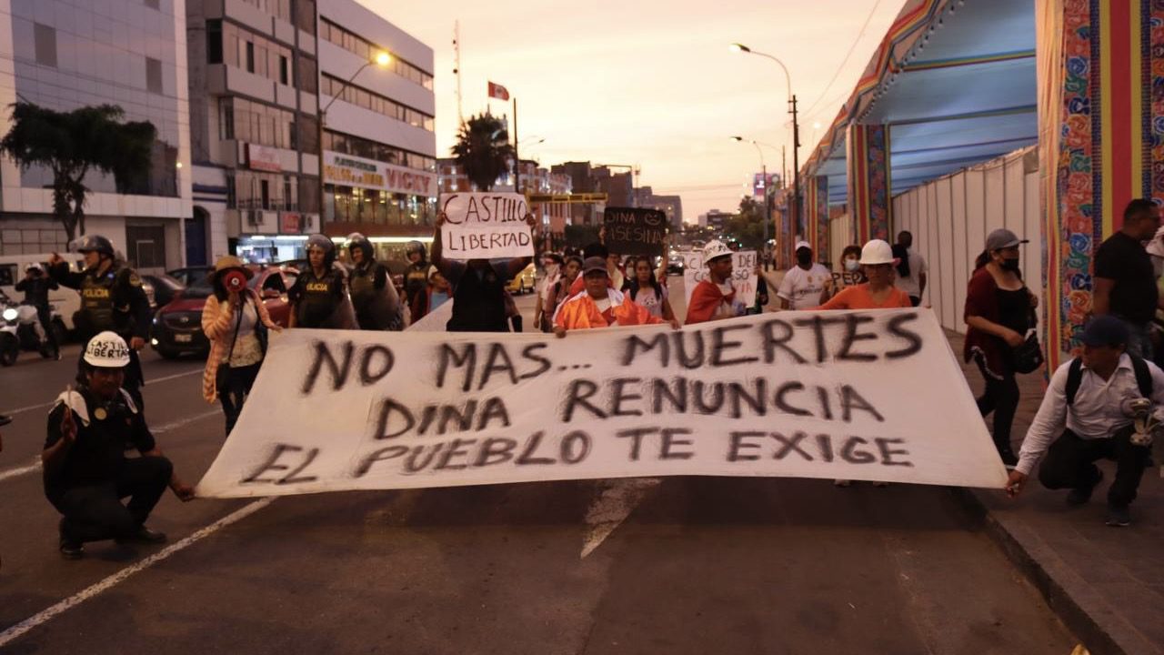 Enver León: “La mayoría de los peruanos quieren un cambio de Constitución”
