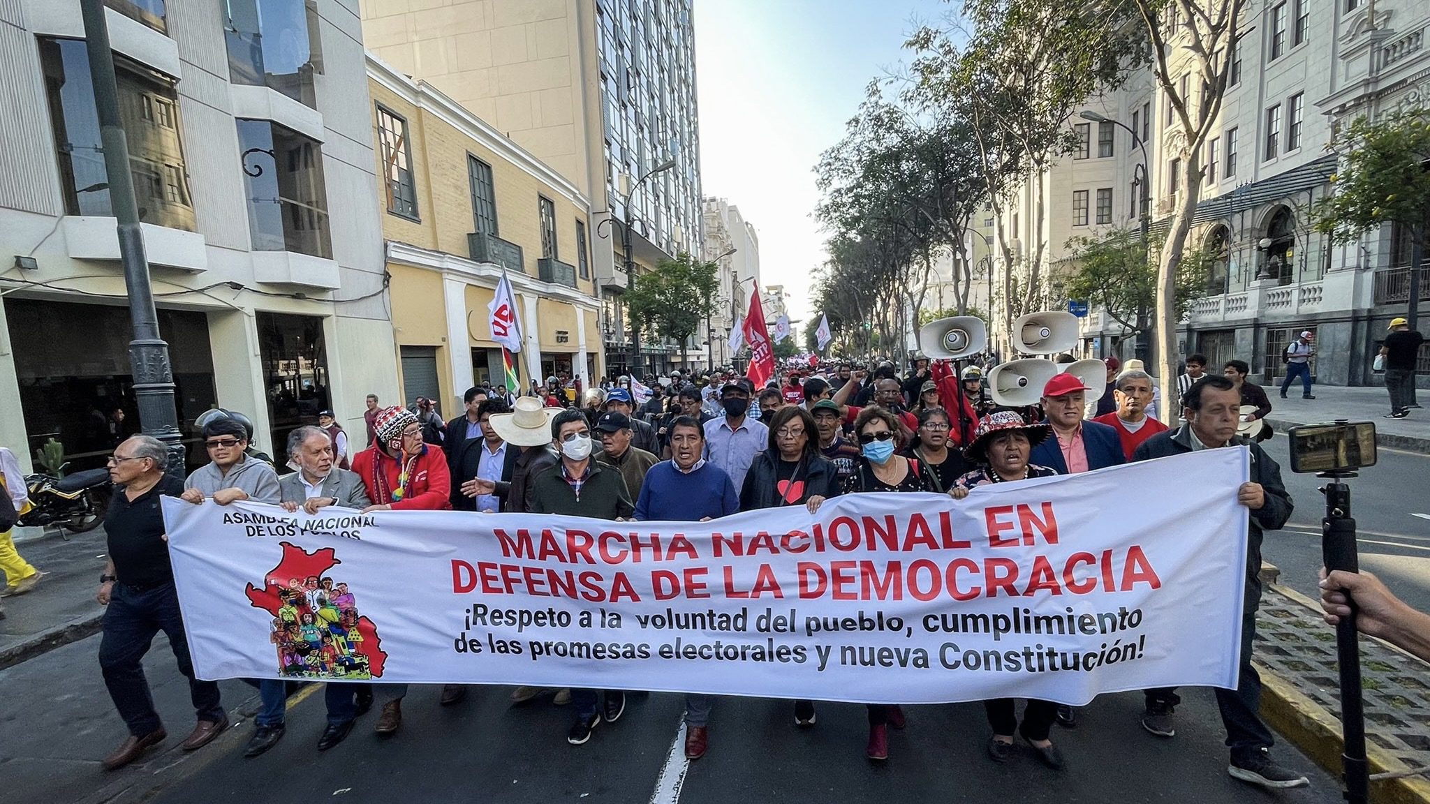 Peruvian movements and unions mobilize in defense of President Pedro Castillo
