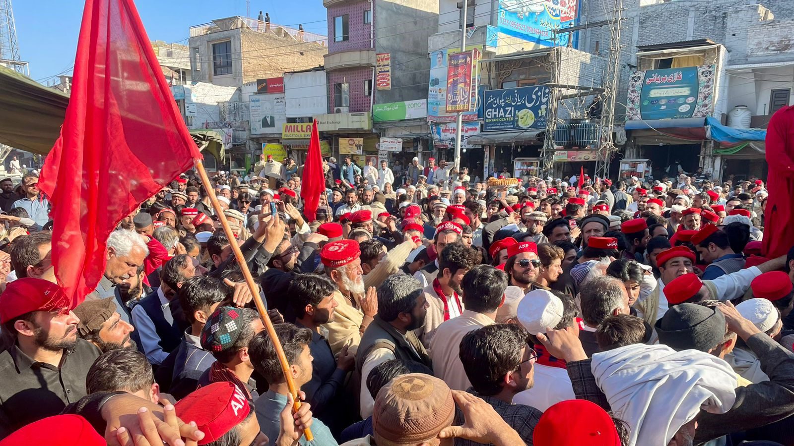Political turmoil continues in Pakistan despite power sharing deal among establishment parties