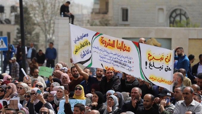 Palestinian teachers on strike