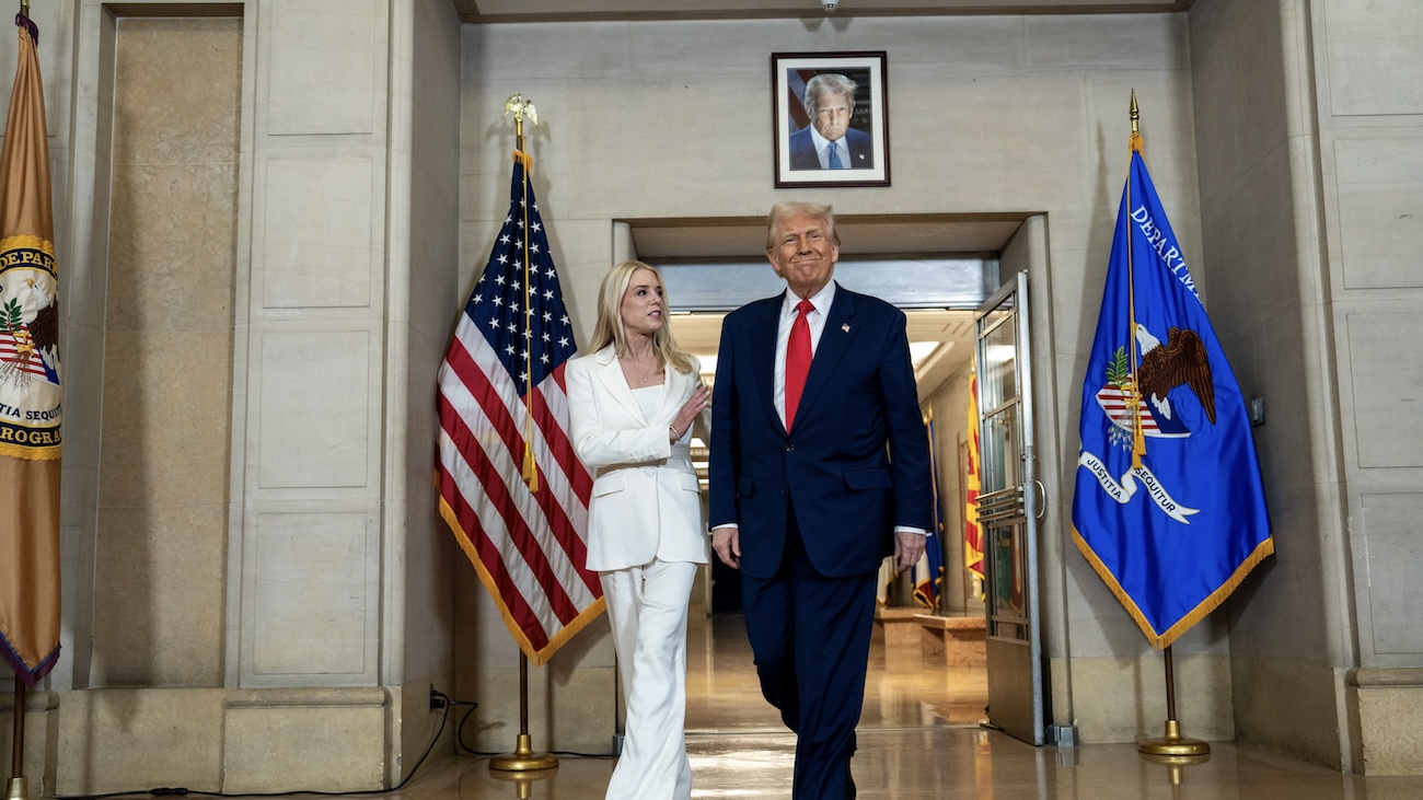 Pam Bondi Donald Trump 2