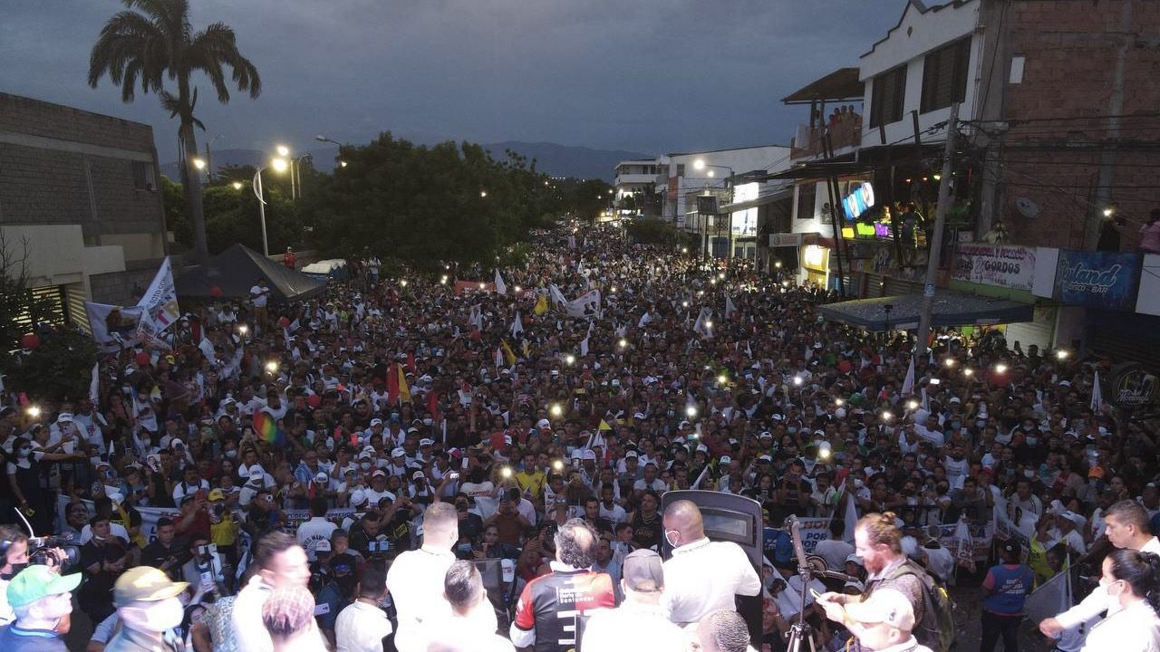Gustavo Petro back on the campaign trail with enhanced security after death threats