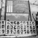 Organizaciones de derechos humanos realizan un acto de conmemoración en la fosa común de Vargas, en Tucumán, Argentina.
