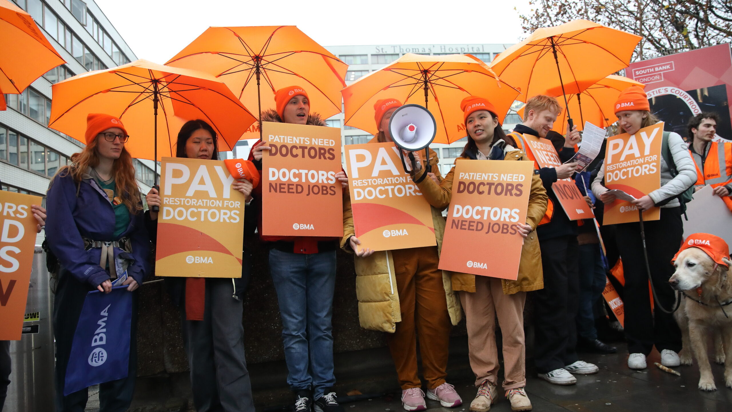Doctors in England strike for jobs and pay