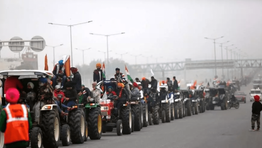 Hundreds of thousands of Indian farmers set to enter Delhi in tractor parade on Tuesday