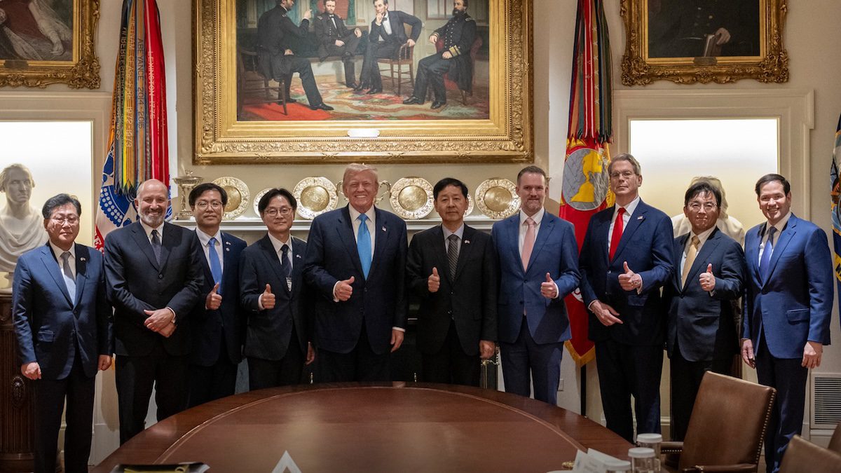 South Korean officials meet with Trump to secure USD 350 billion deal