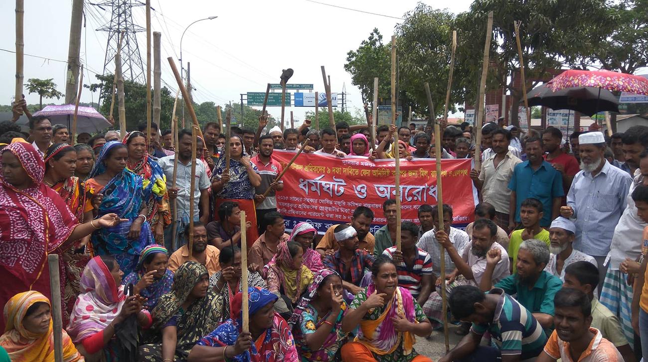 Striking Bangladesh jute mill workers