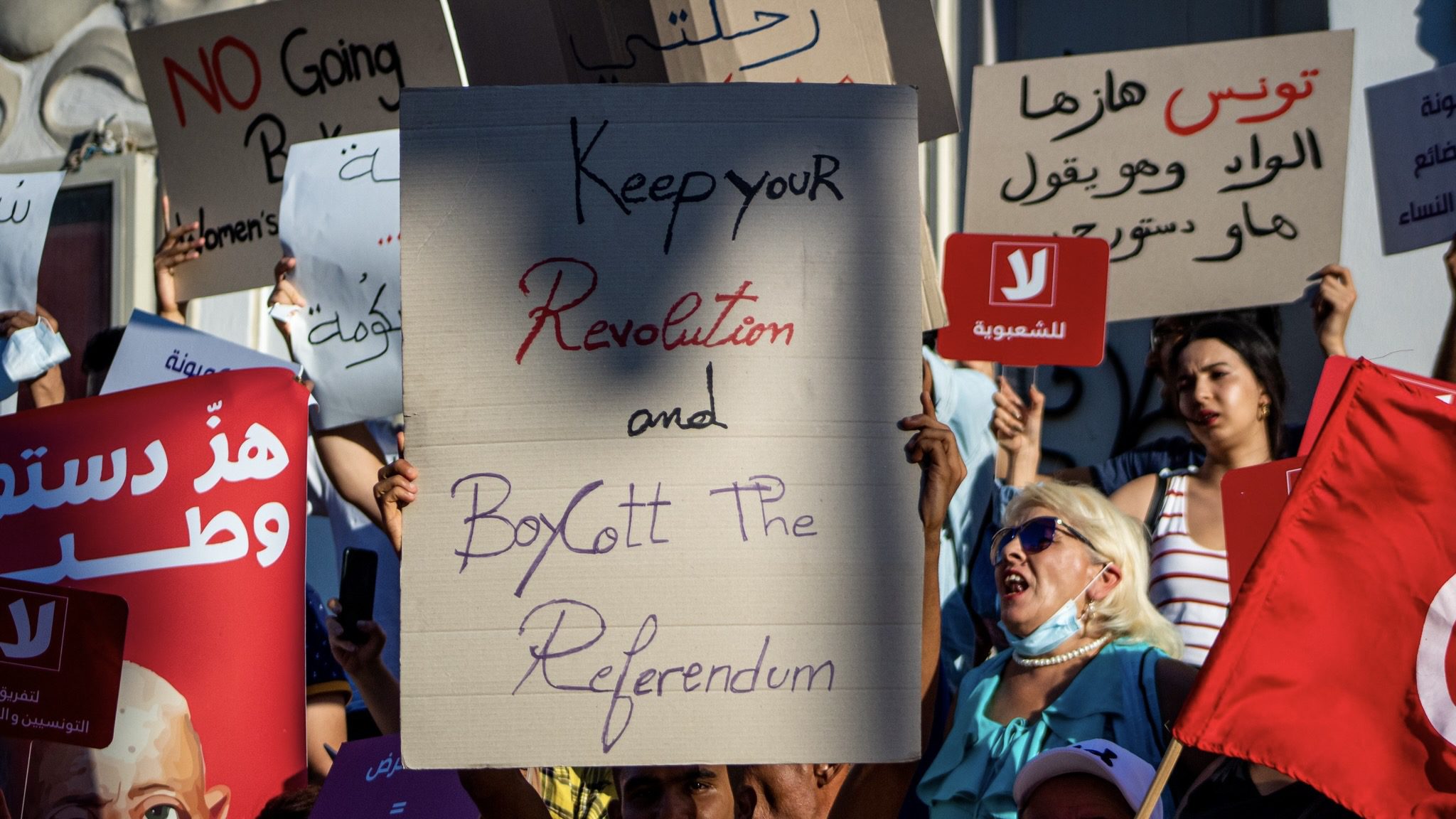 Low turnout in referendum on new constitution in Tunisia
