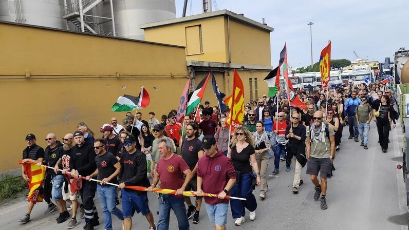 Dockworkers in Italy win against arms shipment to Israel