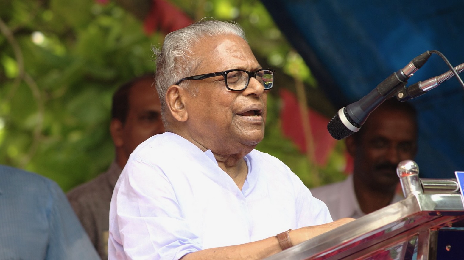 VS Achuthanandan at podium
