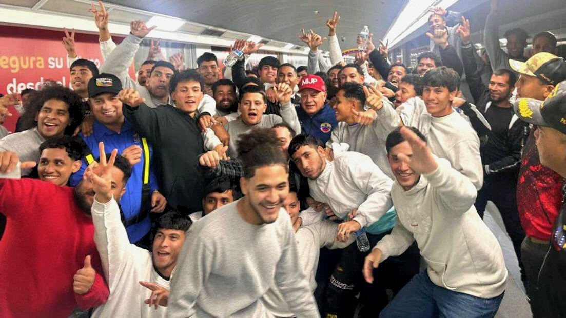 Venezuela welcomes first migrants deported under Trump as part of “Return to the Homeland” plan