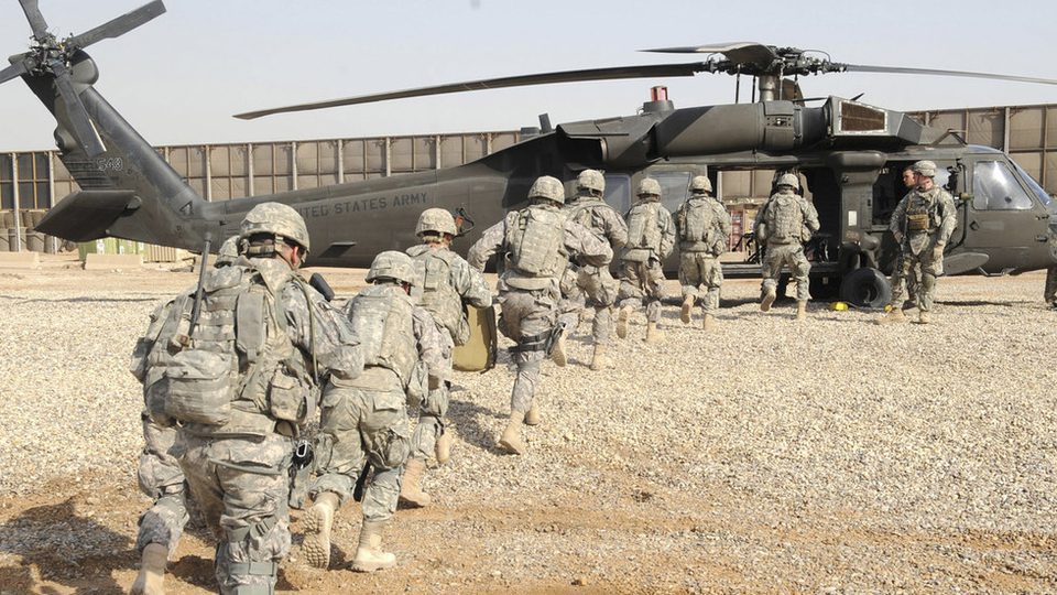 US troops withdraw from base in Iraq