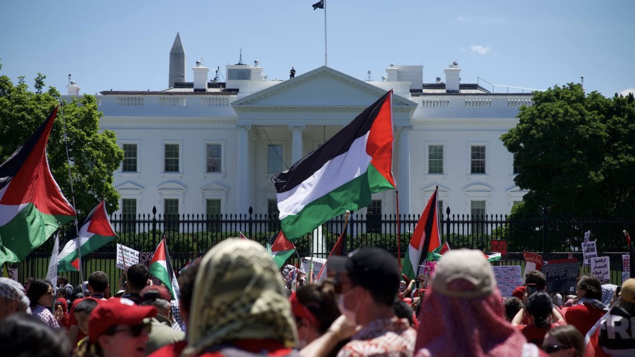 Rodean la Casa Blanca en protesta por el apoyo a Israel
