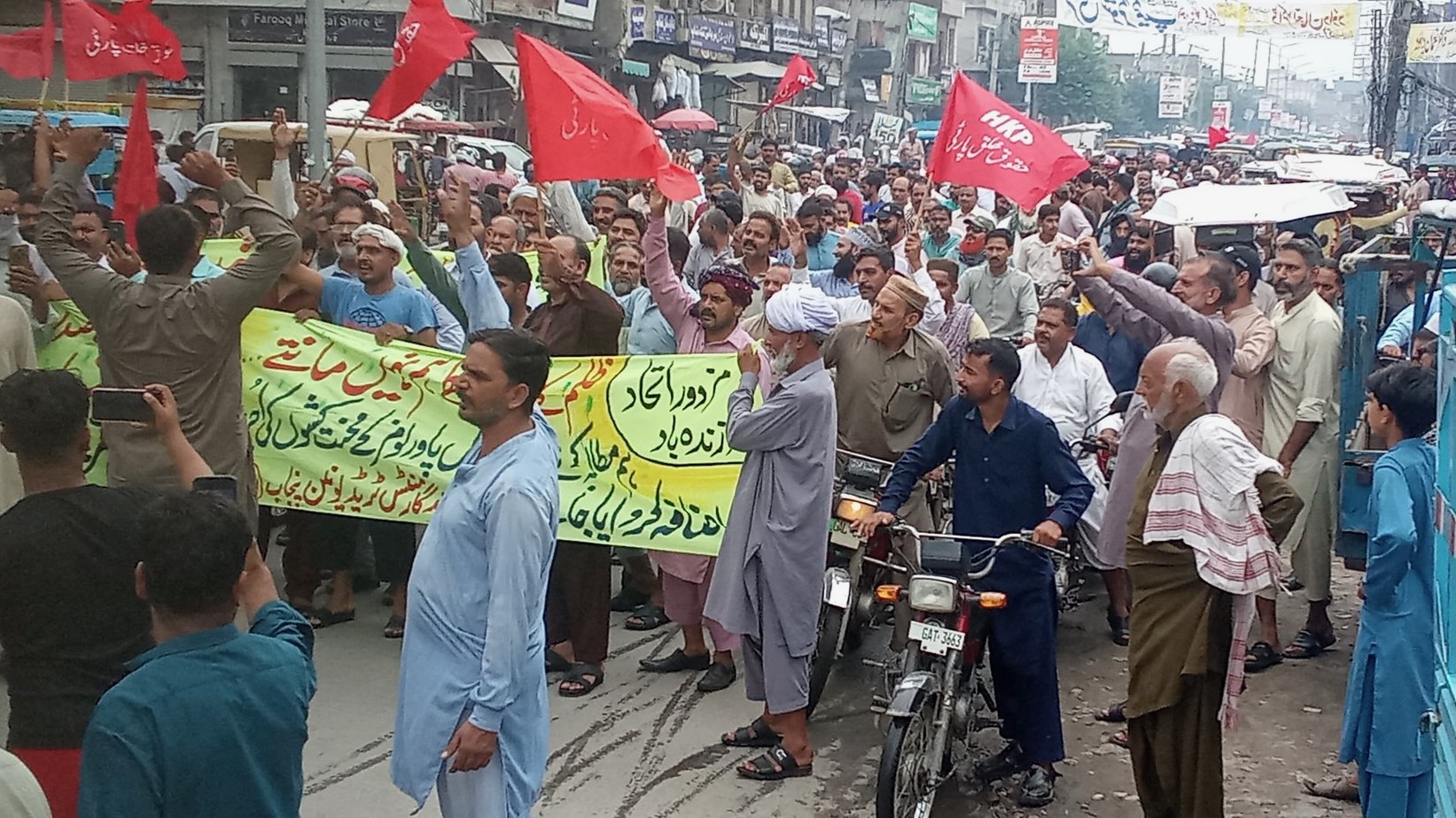 Workers’ in Pakistan’s Punjab fight for their basic rights