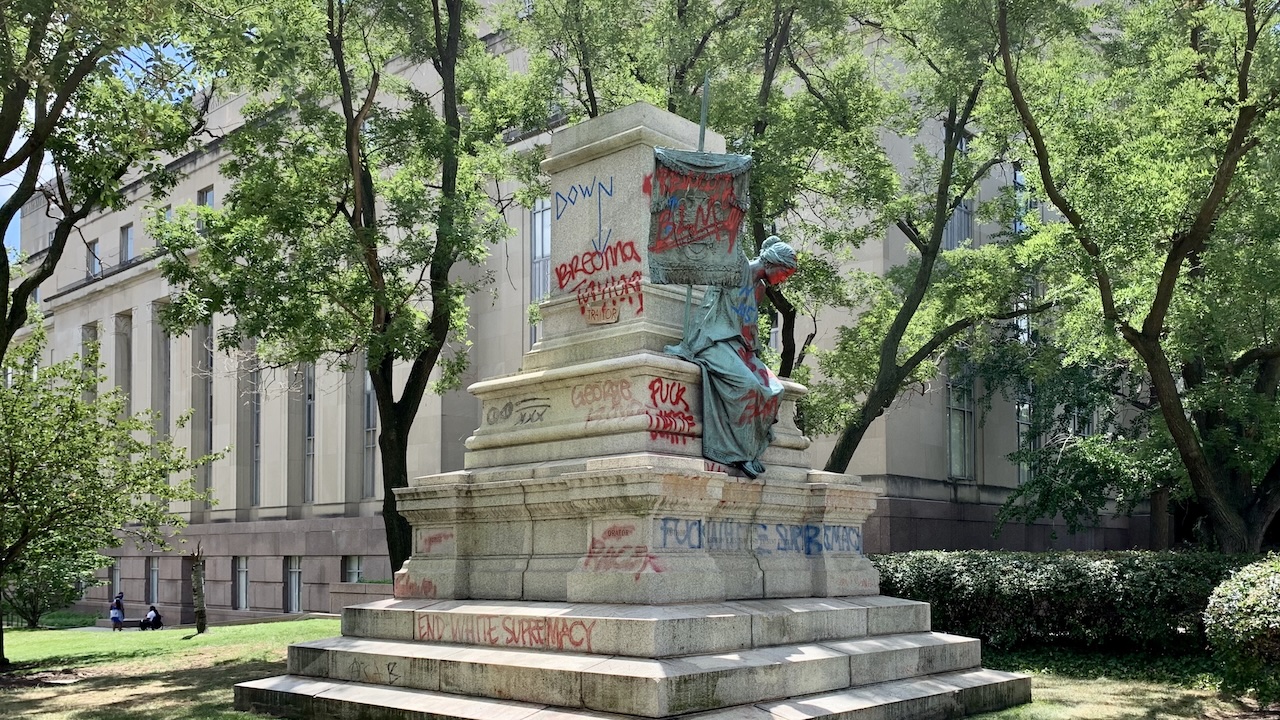 Outrage grows as Confederate monuments return to US capital