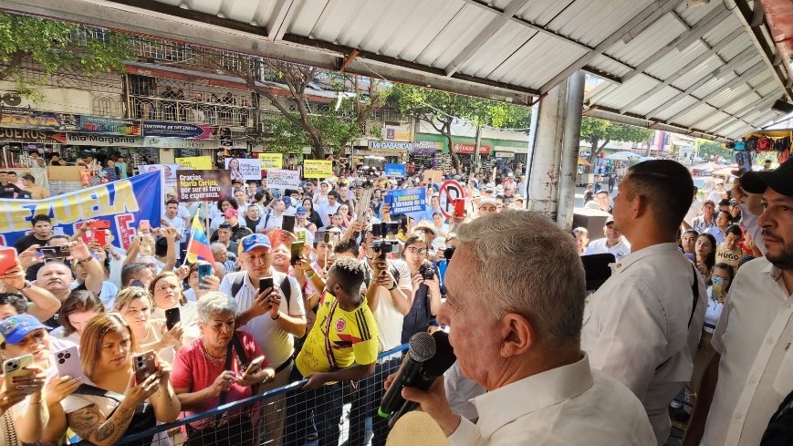 Former Colombian president calls for a military invasion of Venezuela