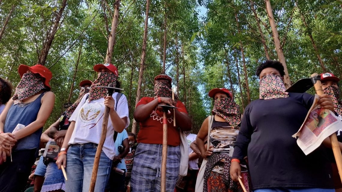 Women of MST increase pressure on the Brazilian government to advance with land reform