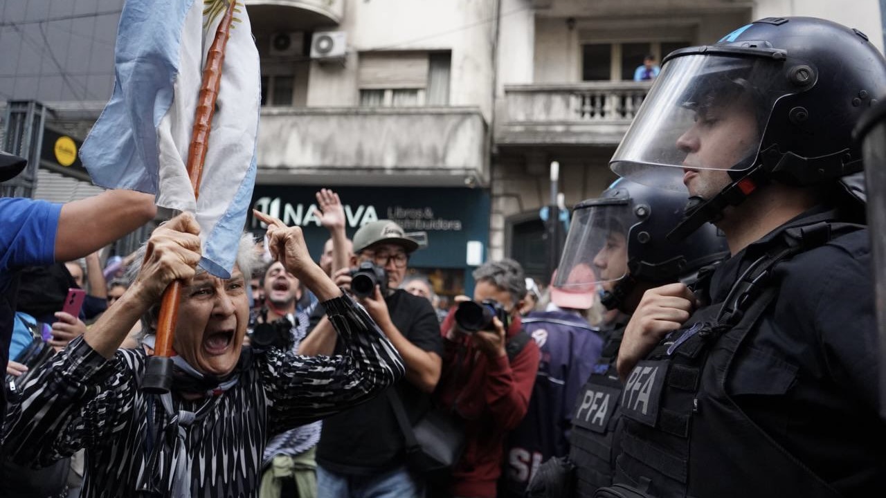 Milei’s government represses retirees’ march with extreme force