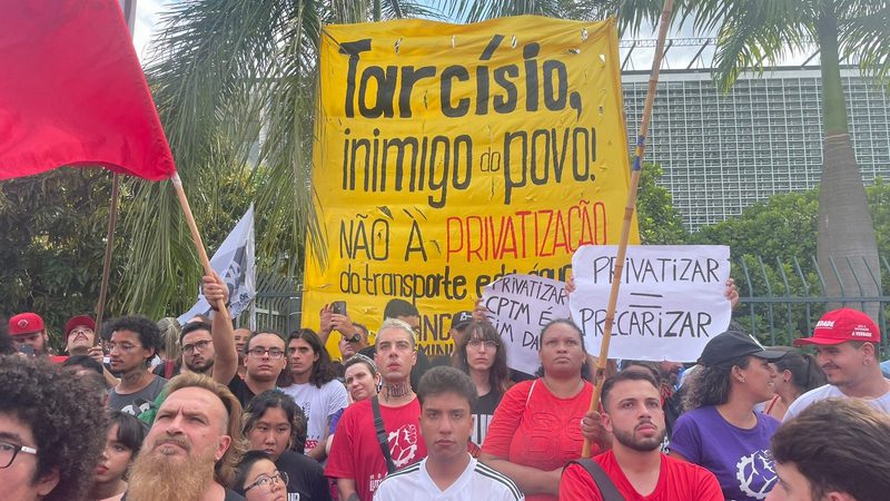 On day of historic strike in São Paulo, thousands rally against privatization