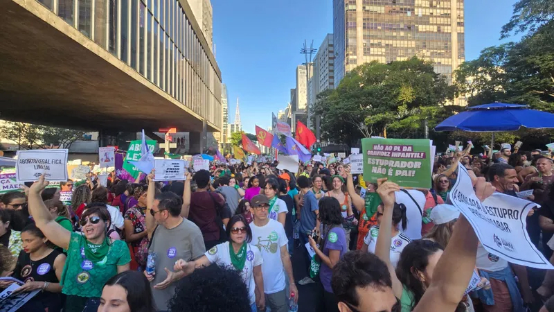 Streets of Brazil continue to erupt in fury against the “Child Pregnancy Bill”